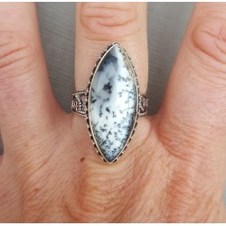Zilveren ring met marquise Dendriet Opaal in bewerkte setting 18.5