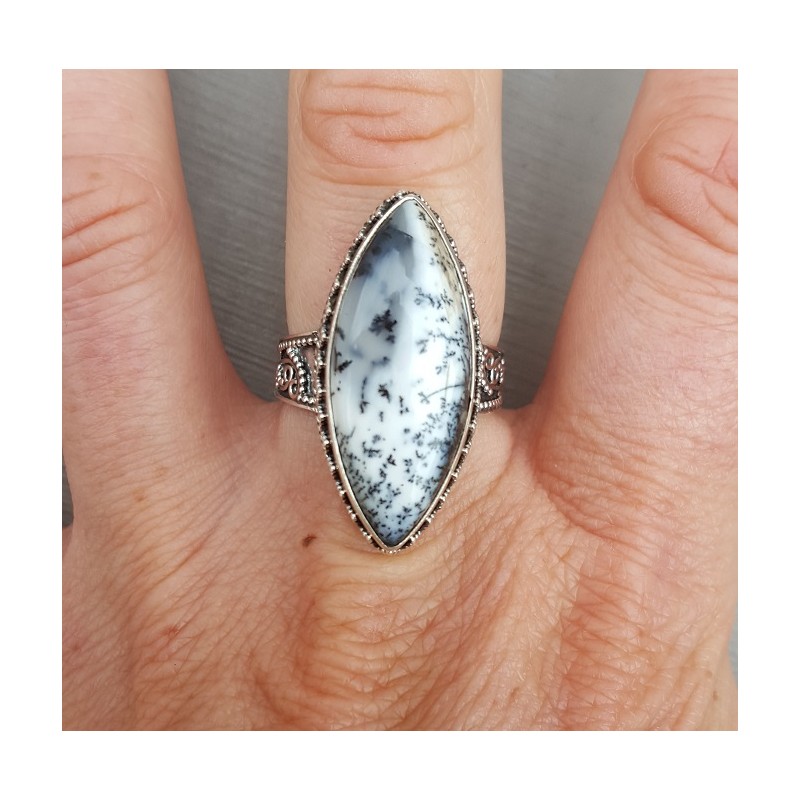 Zilveren ring met marquise Dendriet Opaal in bewerkte setting 18.5