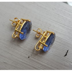 Vergulde oorknoppen gezet met Ioliet blauwe quartz