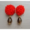 Oorbellen met oorknoppen van rode kraaltjes en Smokey Topaas briolet