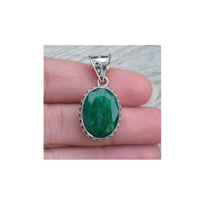 Zilveren hanger met ovale Emerald gezet in bewerkte setting