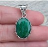 Zilveren hanger met ovale Emerald gezet in bewerkte setting