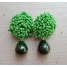 Oorbellen met oorknoppen van groene kraaltjes en Emerald briolet