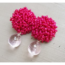 Oorbellen met oorknoppen van fuchsia roze kraaltjes en roze Topaas briolet
