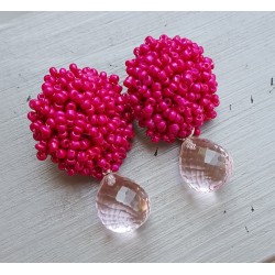Oorbellen met oorknoppen van fuchsia roze kraaltjes en roze Topaas briolet