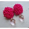 Oorbellen met oorknoppen van fuchsia roze kraaltjes en roze Topaas briolet
