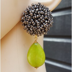 Oorbellen met oorknoppen van kraaltjes en appeltjes groene Jade