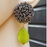 Oorbellen met oorknoppen van kraaltjes en appeltjes groene Jade