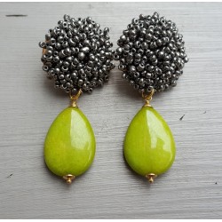 Oorbellen met oorknoppen van kraaltjes en appeltjes groene Jade