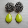 Oorbellen met oorknoppen van kraaltjes en appeltjes groene Jade