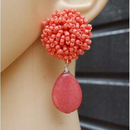 Oorbellen met oorknoppen van kraaltjes en Jade briolet
