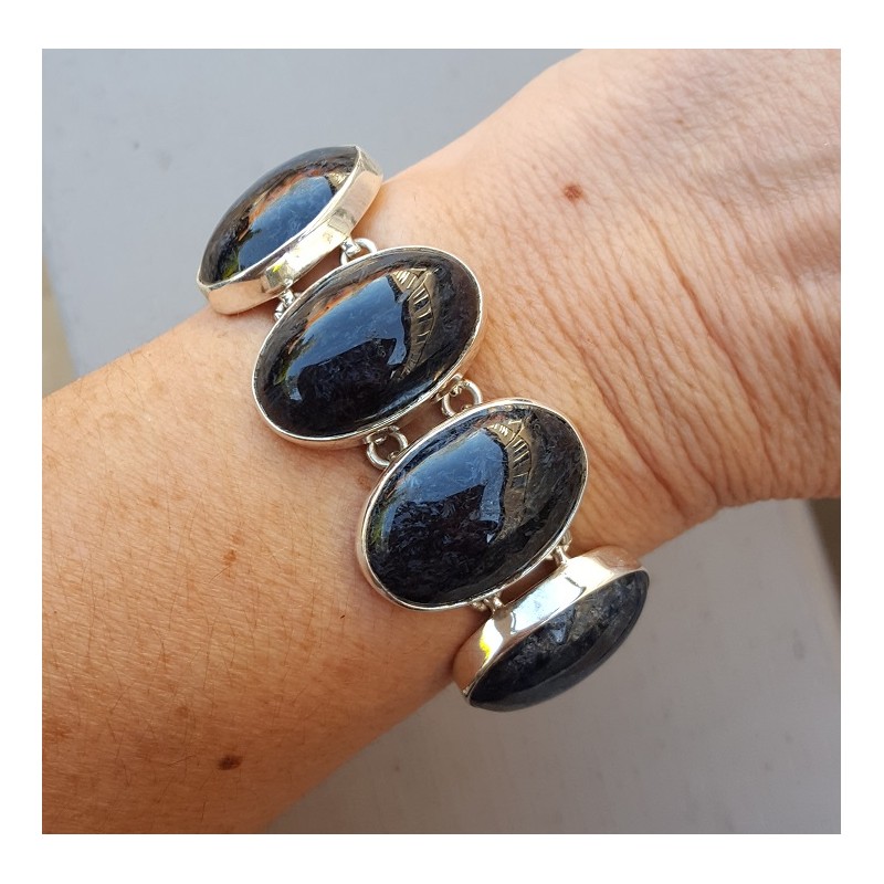 Zilveren armband gezet met Pietersiet