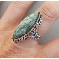 Zilveren ring met marquise Seraphiniet in bewerkte setting 18 mm
