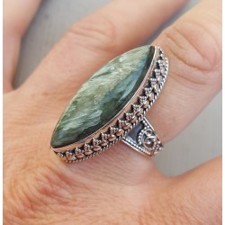 Zilveren ring met marquise Seraphiniet in bewerkte setting 18 mm