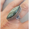 Zilveren ring met marquise Seraphiniet in bewerkte setting 18 mm