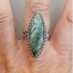 Zilveren ring met marquise Seraphiniet in bewerkte setting 18 mm
