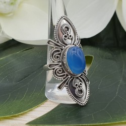 Zilveren ring gezet met blauw Chalcedoon en bewerkte kop 19 mm