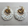Creolen met ovale hanger van witte kristallen