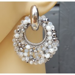Creolen met ovale hanger van grijze witte kristallen