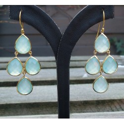 Vergulde lange oorbellen gezet met aqua Chalcedoon