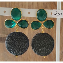 Vergulde oorbellen met donker groen Roggenleer en groene Onyx