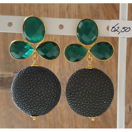 Vergulde oorbellen met donker groen Roggenleer en groene Onyx