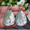 Vergulde oorbellen met Agaat geode en crackle schelp