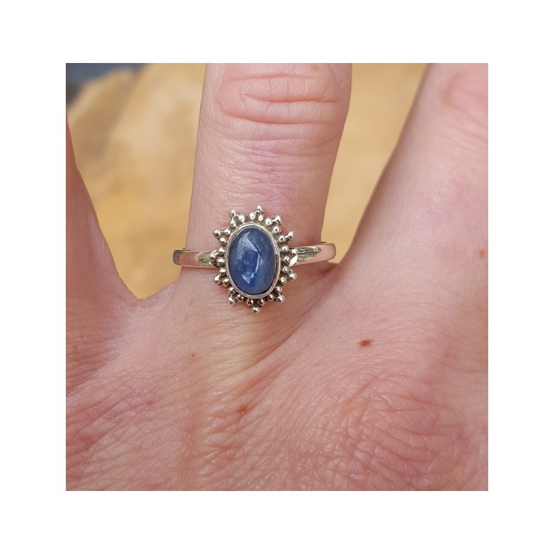 Zilveren ring gezet met ovale Kyaniet 17.5 mm