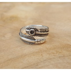 Zilveren veren ring met steentje verstelbaar