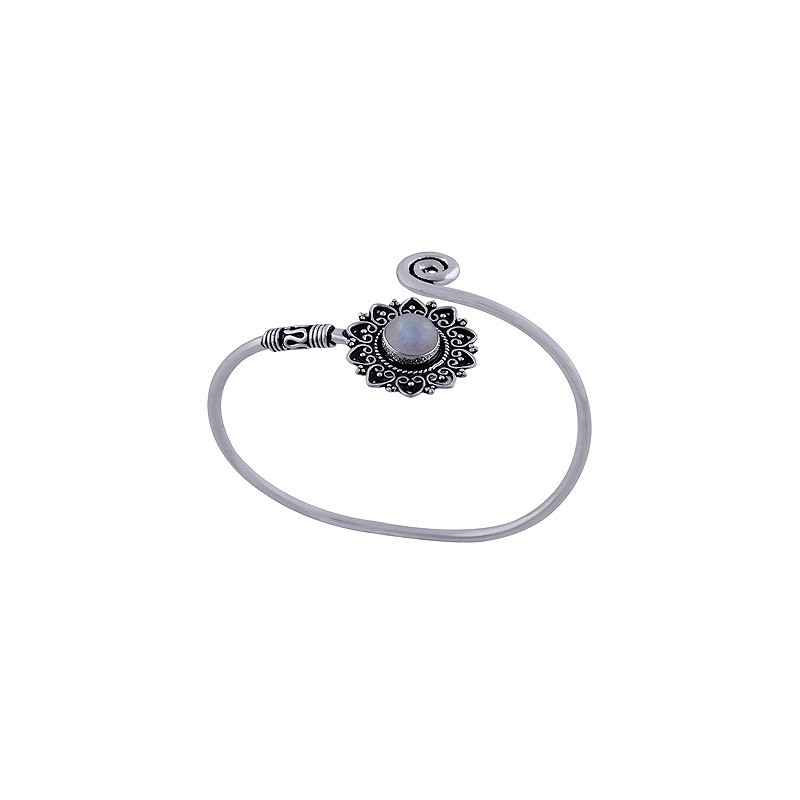Zilveren armband / bangle met bewerkte setting gezet met Maansteen