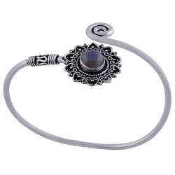 Zilveren armband / bangle met bewerkte setting gezet met Labradoriet