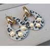 Vergulde creolen met oorhangers van Ecoleather en ornamenten