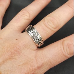 Zilveren bewerkte band ring