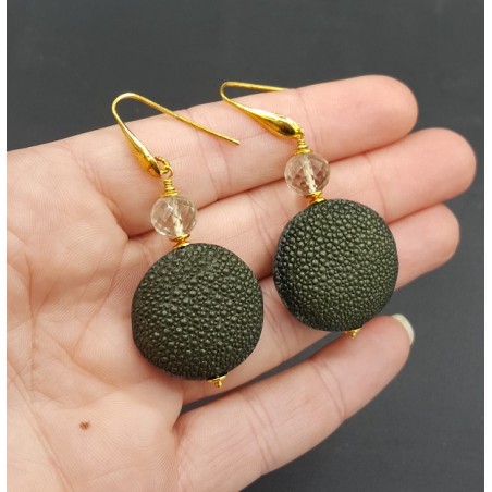 Oorbellen met groene Amethist en groen Roggenleer