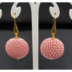 Oorbellen met licht roze Roggenleer