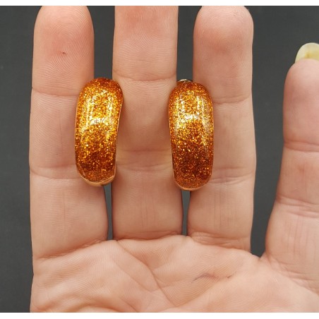 Goudkleurige brede oranje glitter creolen
