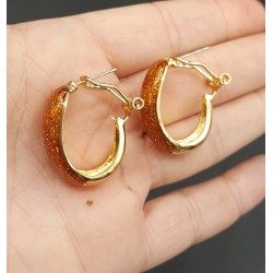 Goudkleurige brede oranje glitter creolen