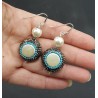 Oorbellen met Parel zwarte en Turkoois blauwe kristallen