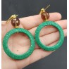 Oorbellen met open ring van groen Roggenleer en Smokey Topaas