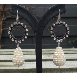 Zilveren oorbellen met druppel van zoetwater Pareltjes