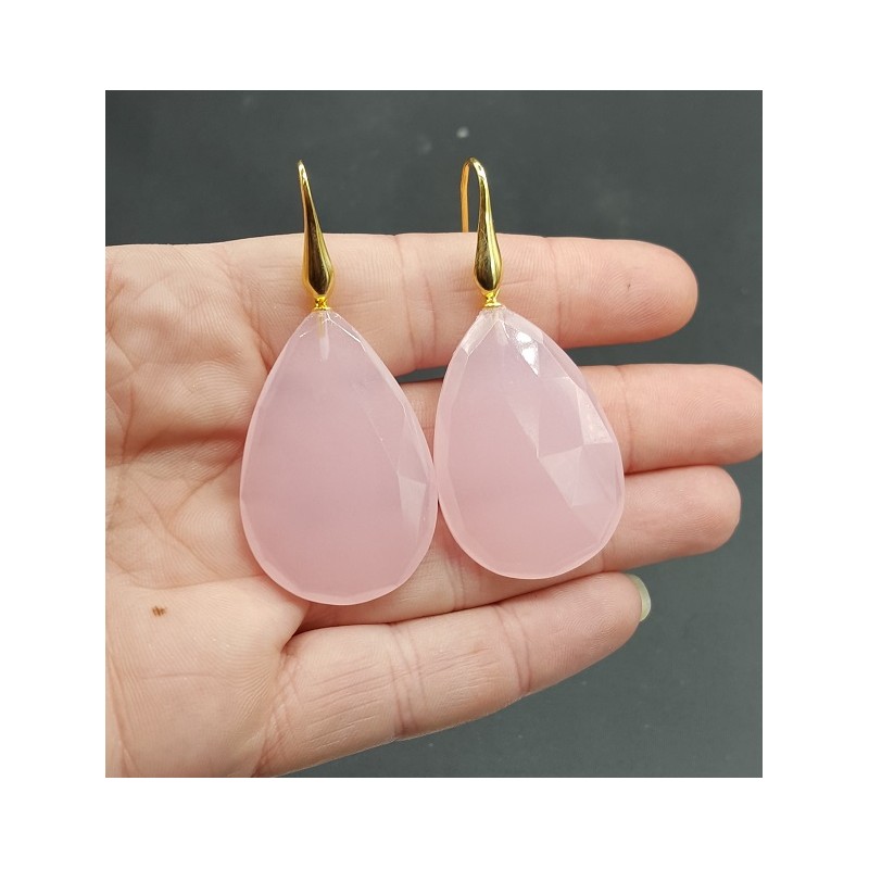 Vergulde oorbelle met grote roze Chalcedoon briolet