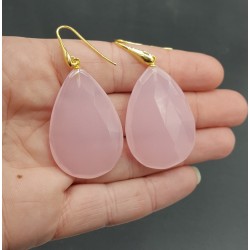 Vergulde oorbelle met grote roze Chalcedoon briolet