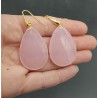 Vergulde oorbelle met grote roze Chalcedoon briolet