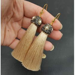 Vergulde beige tassel oorbellen met kristallen en parel