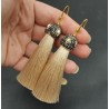 Vergulde beige tassel oorbellen met kristallen en parel