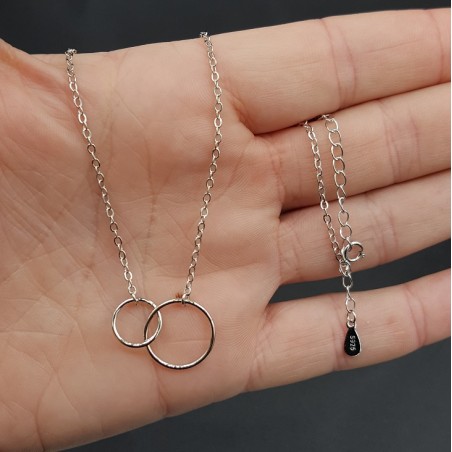 Zilveren ketting met twee cirkels