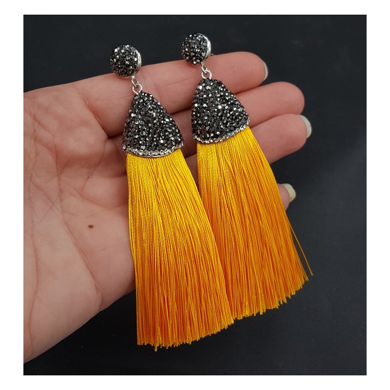 Tassel oorbellen van satijndraad en kristallen oranje