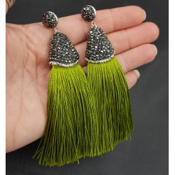 Tassel oorbellen van satijndraad en kristallen groen