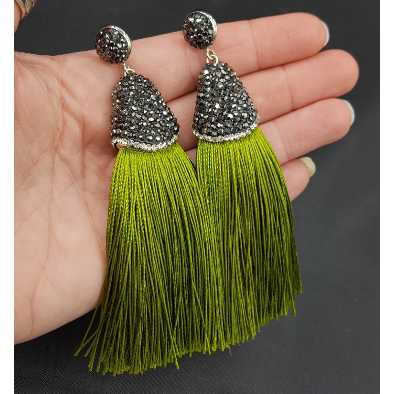 Tassel oorbellen van satijndraad en kristallen groen