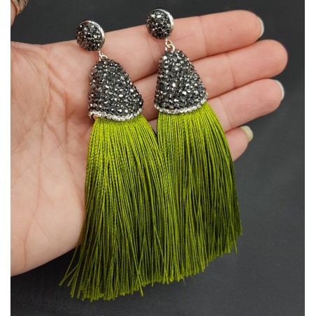 Tassel oorbellen van satijndraad en kristallen groen